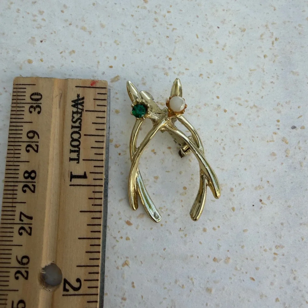 Vintage Gold Tone Double Wishbone Brooch Green Rhinestone Faux Pearl Pin 1.5